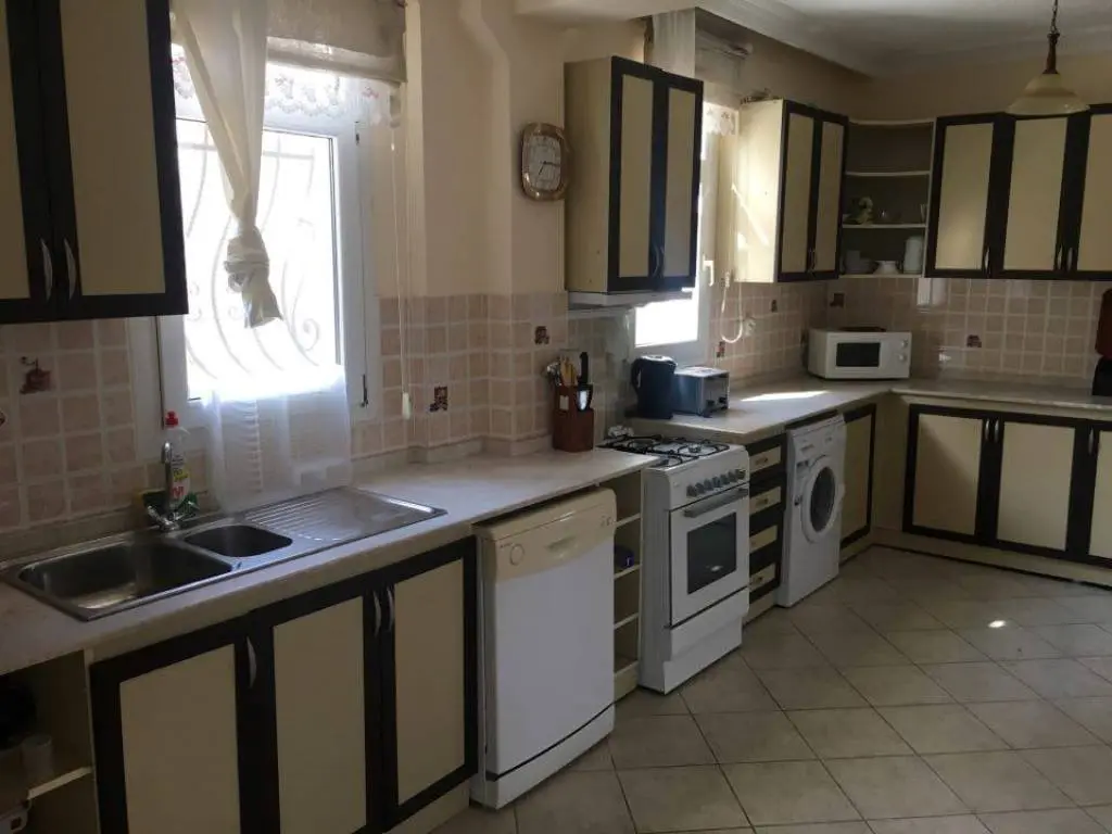 Fitted kitchen